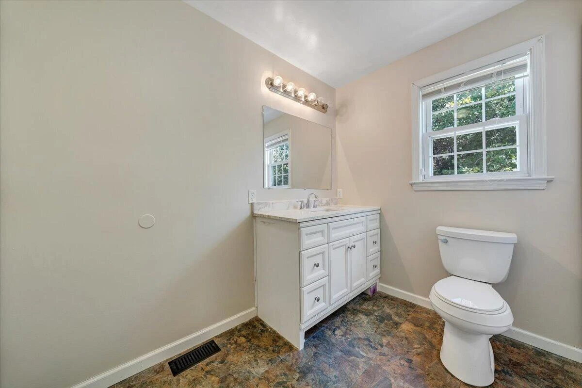 1096 Collierstown RD - Photo 18