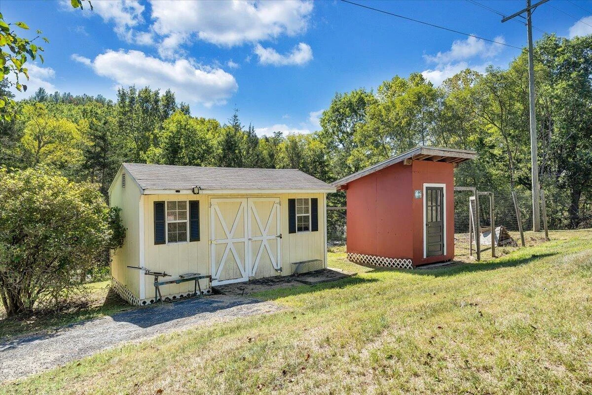 1096 Collierstown RD - Photo 30