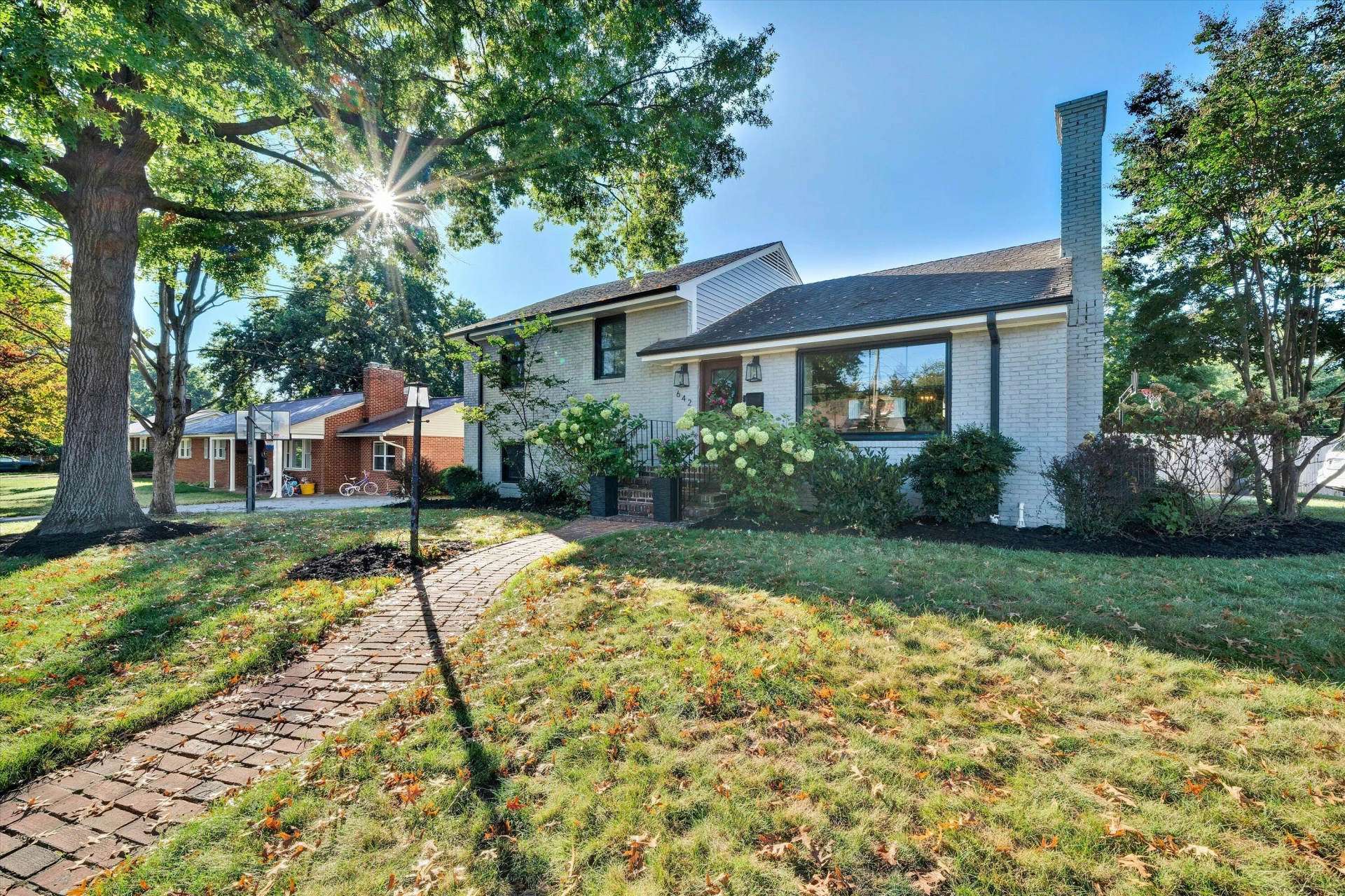 642 Marshall ST - Photo 4