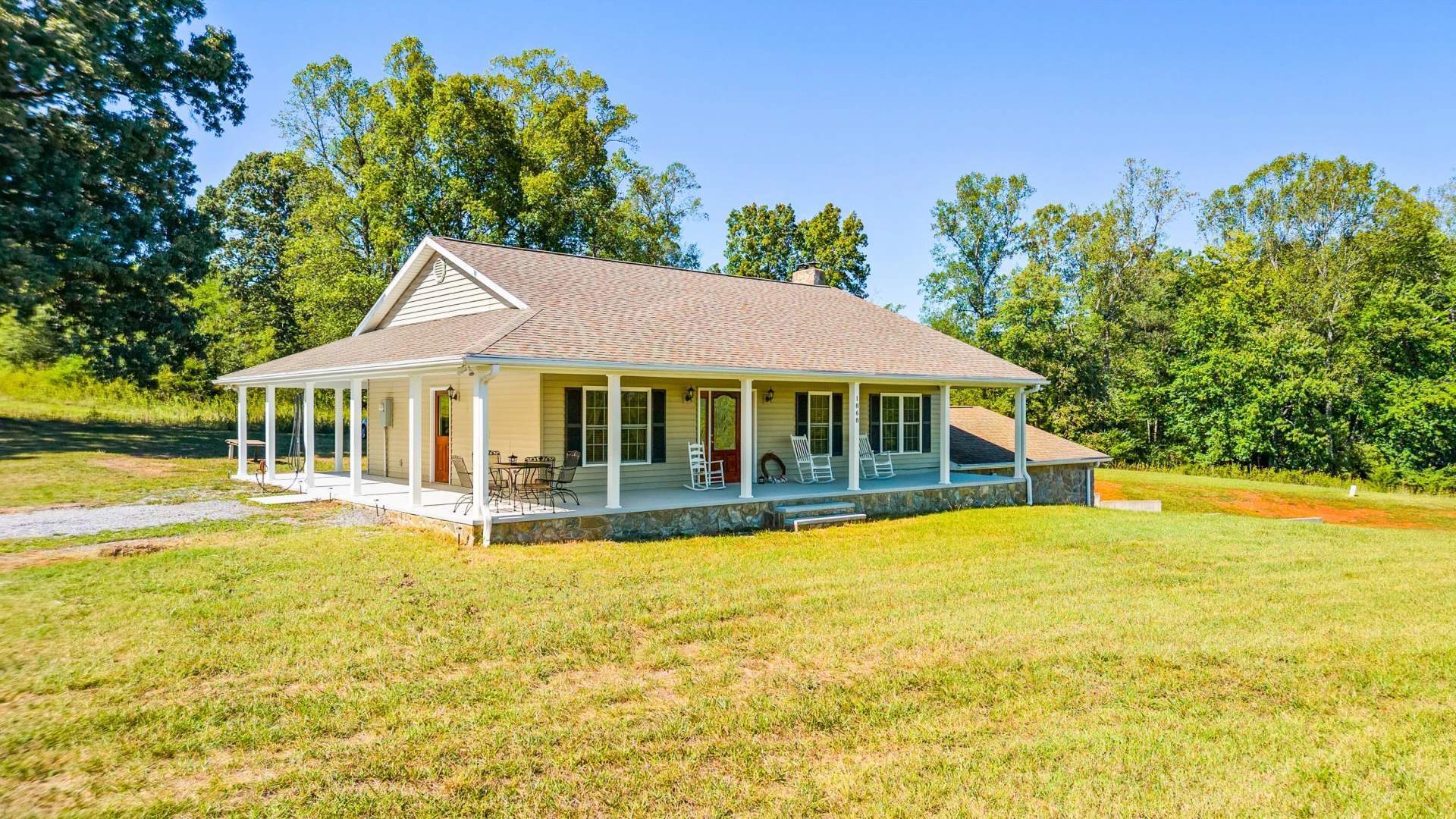1868 Glenwood DR - Photo 2