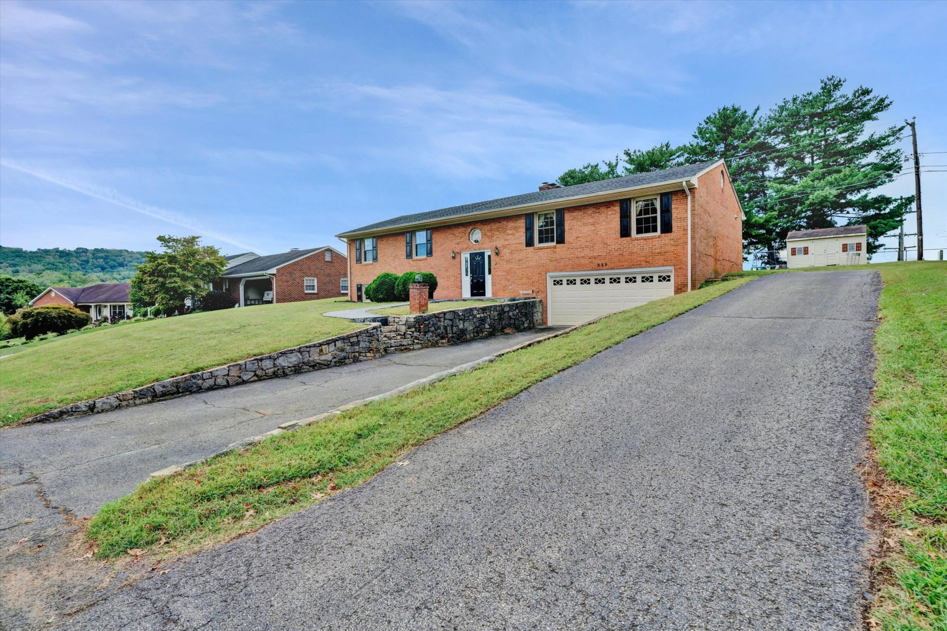 320 Swan DR - Photo 3