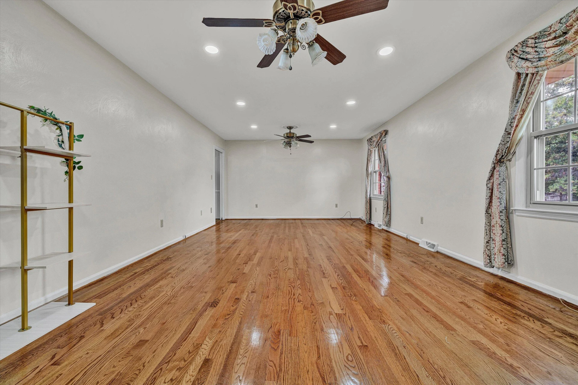 320 Swan DR - Photo 5