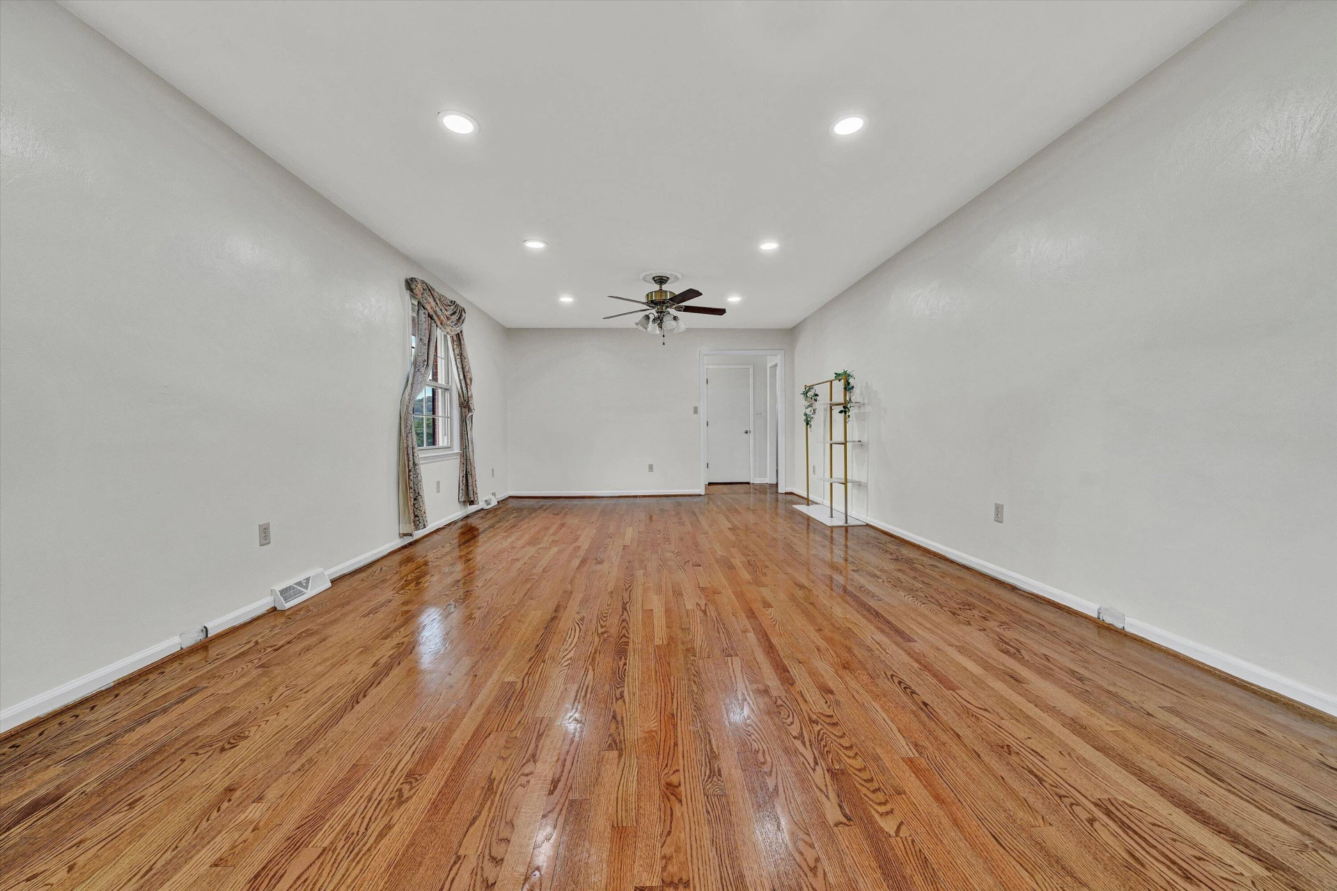 320 Swan DR - Photo 6