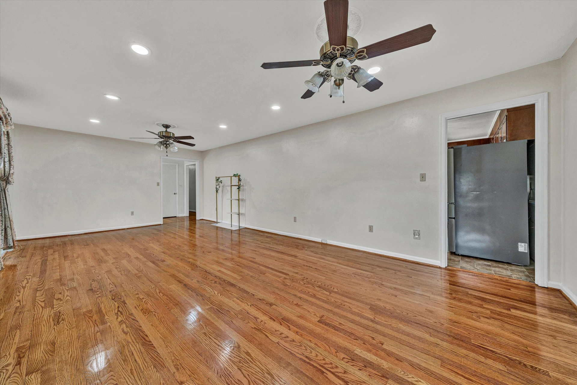 320 Swan DR - Photo 7