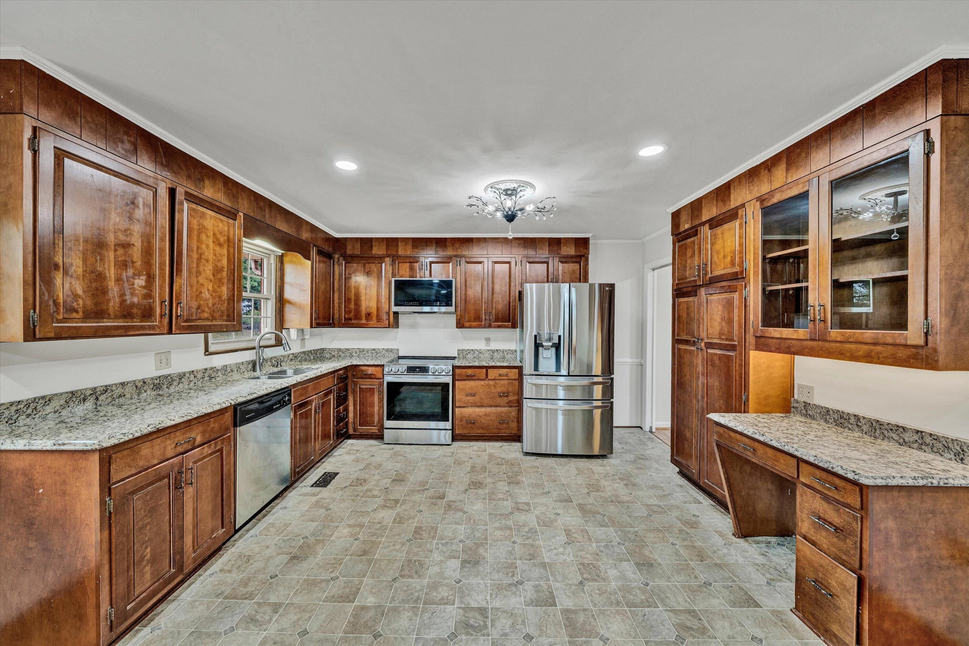 320 Swan DR - Photo 8