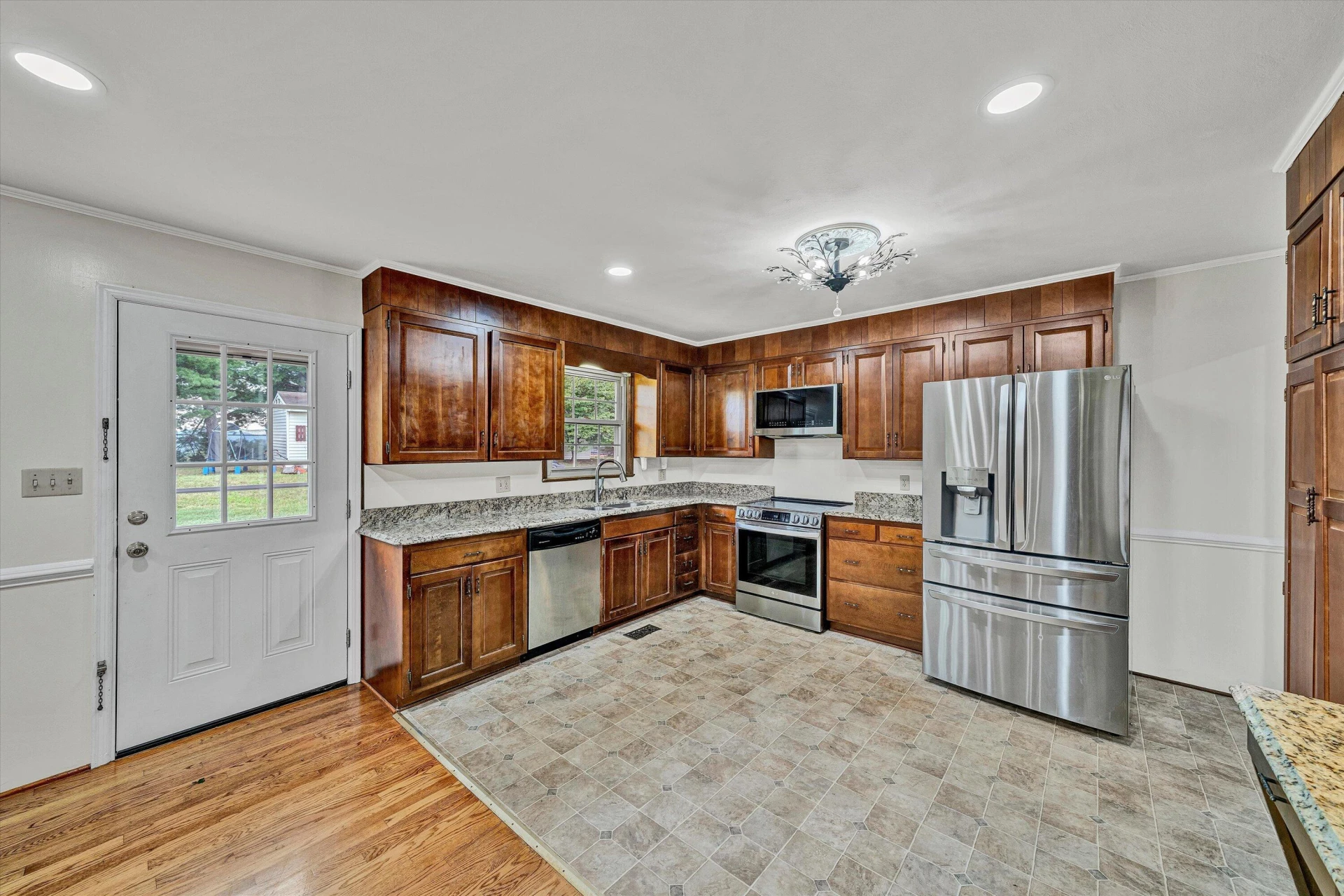 320 Swan DR - Photo 9