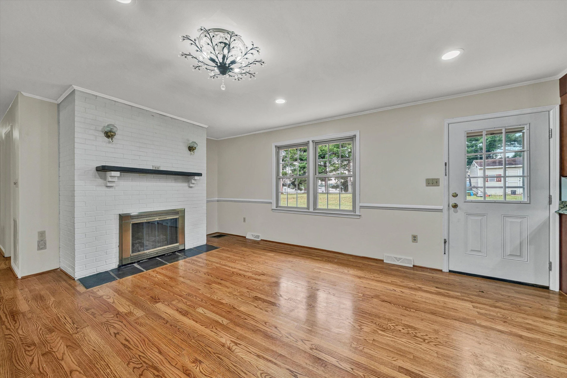 320 Swan DR - Photo 13