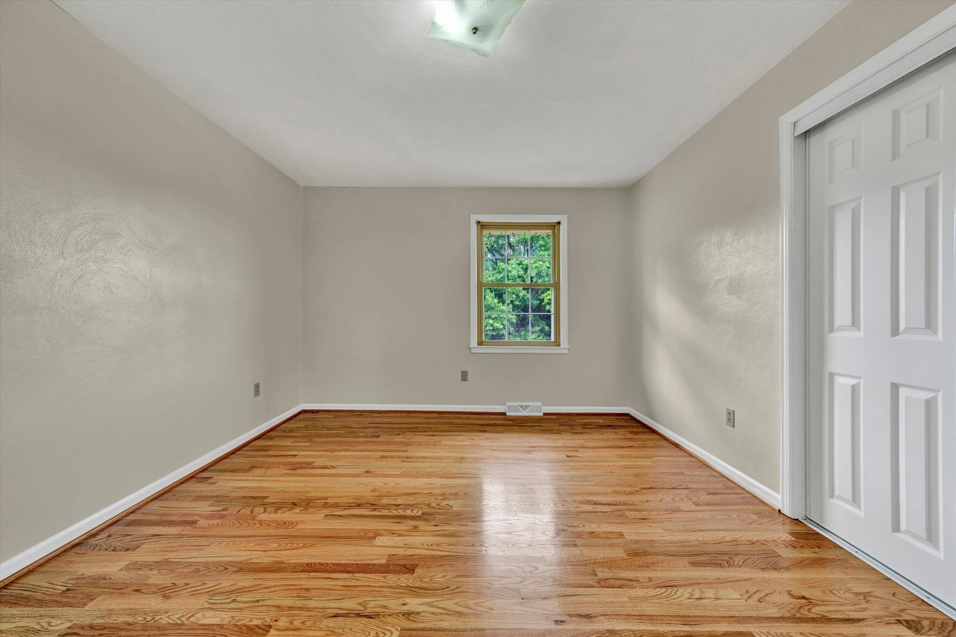320 Swan DR - Photo 17