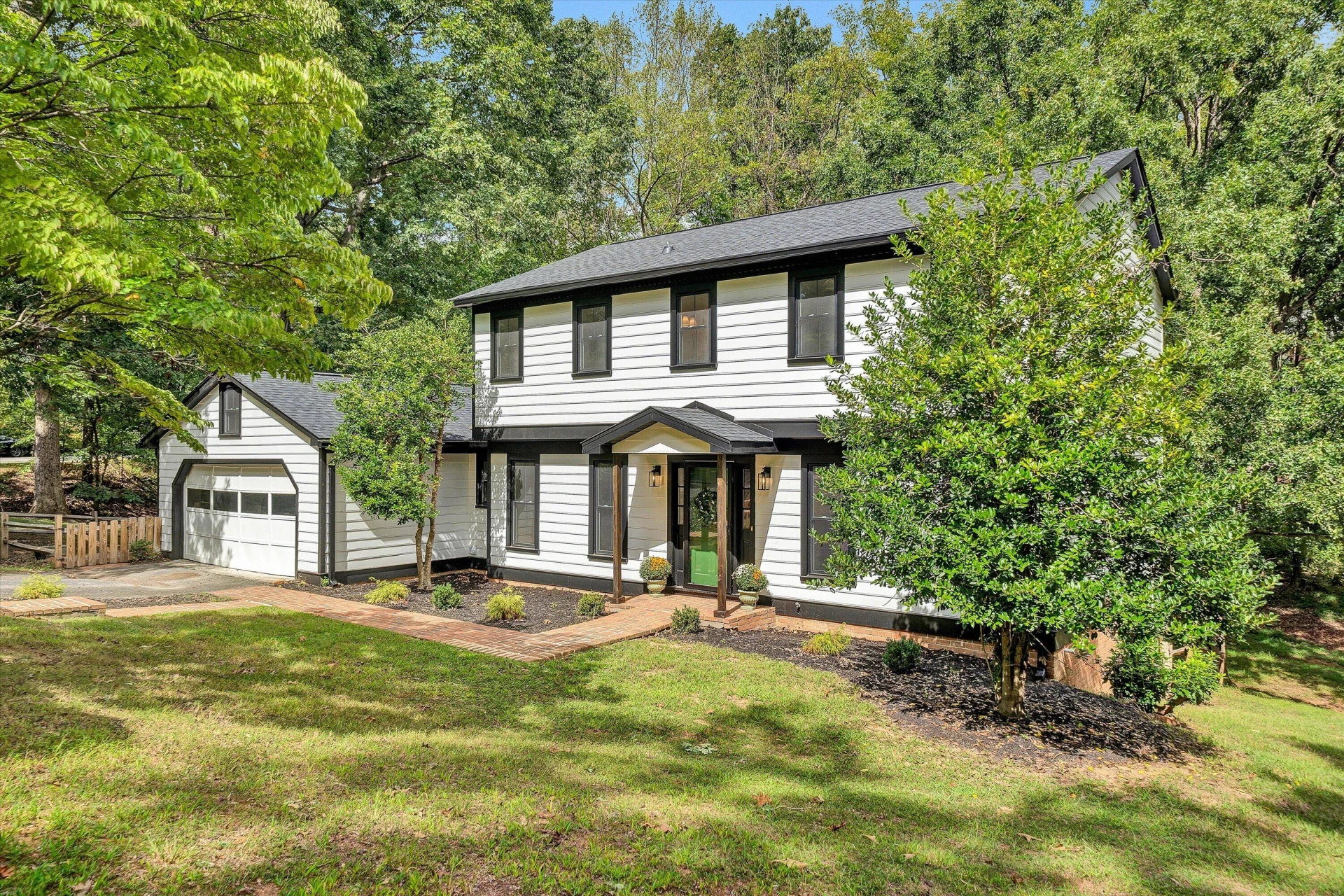 2825 Fairway Forest DR - Photo 2