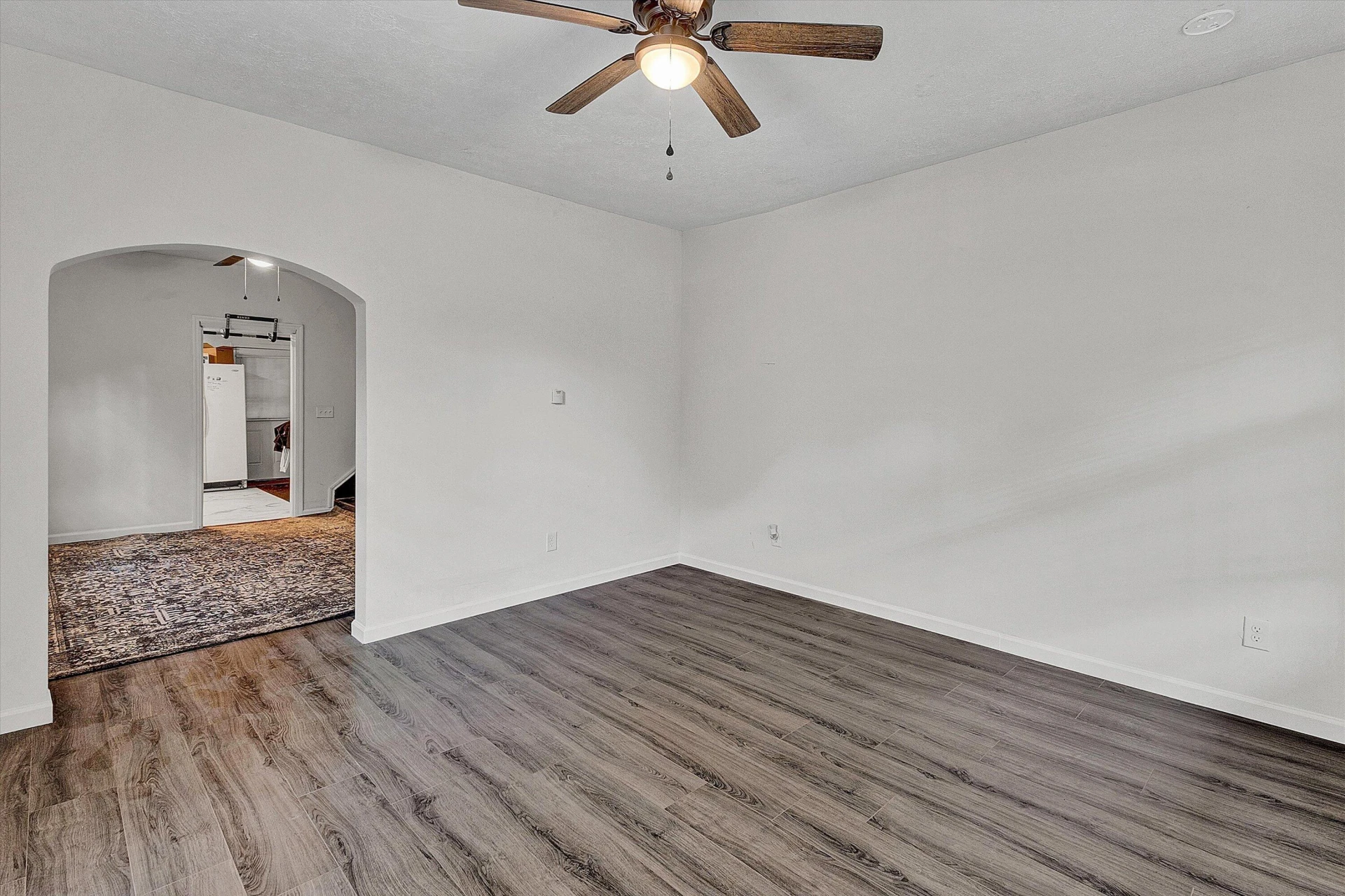 240 Roxbury ST - Photo 5