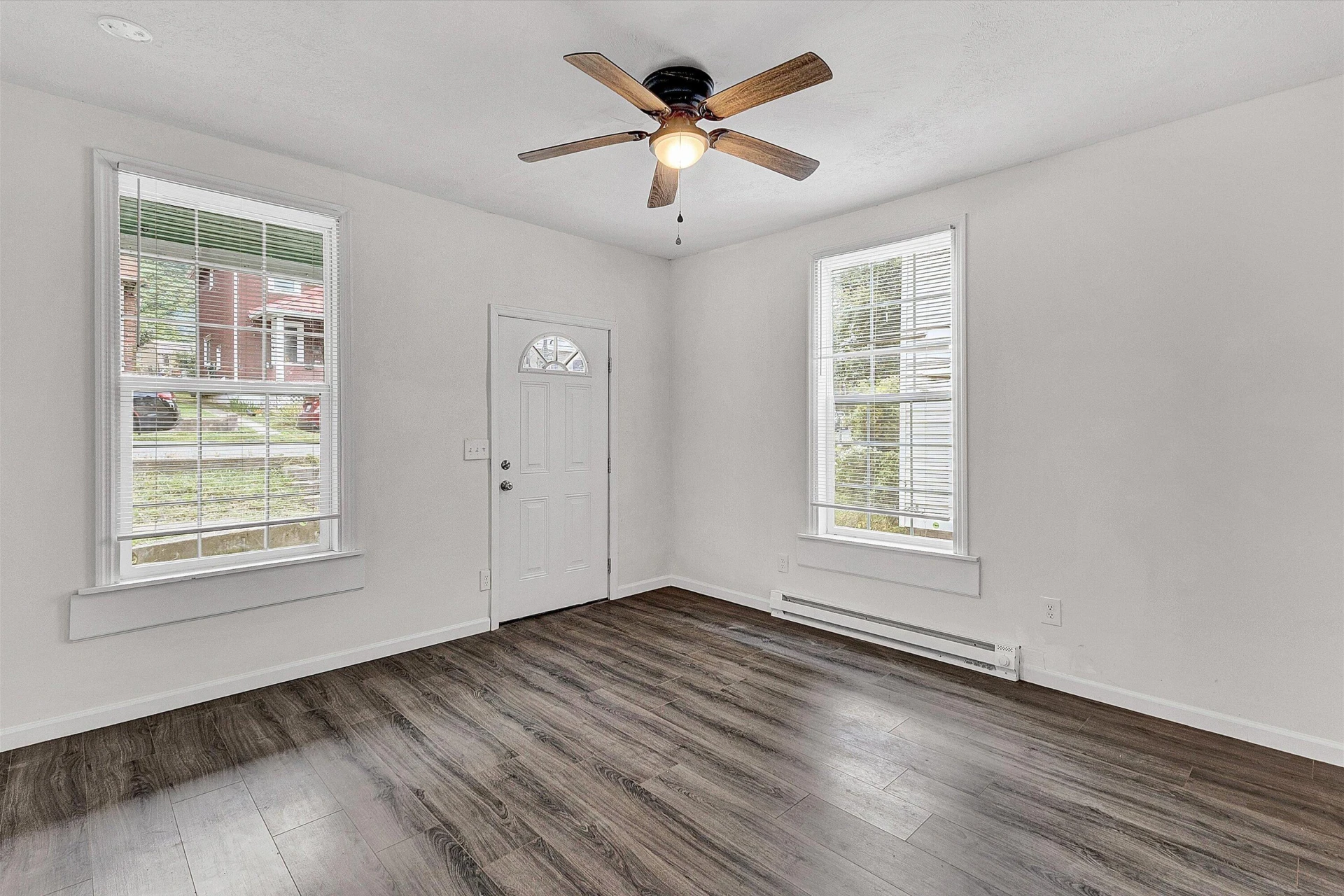 240 Roxbury ST - Photo 6