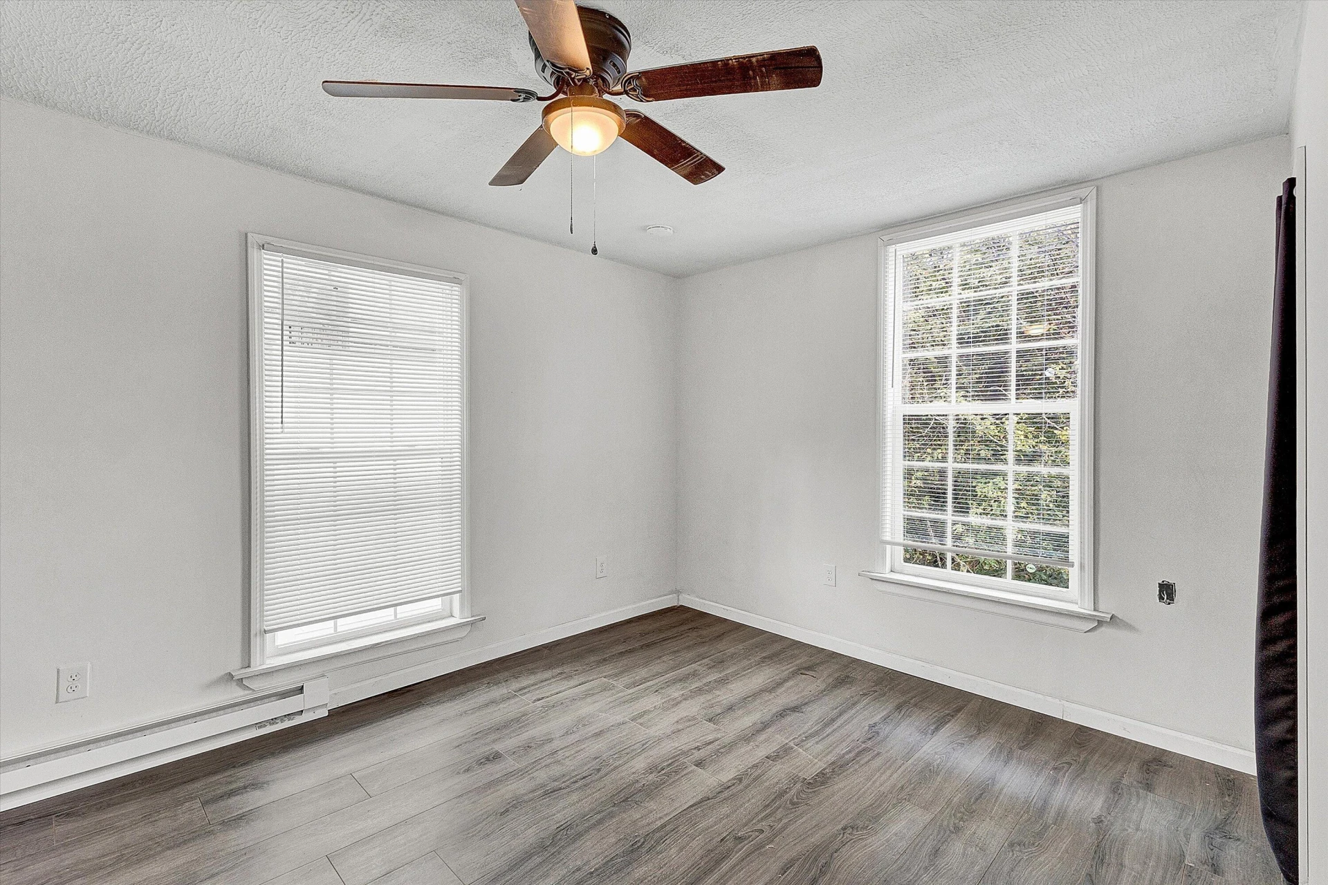 240 Roxbury ST - Photo 12