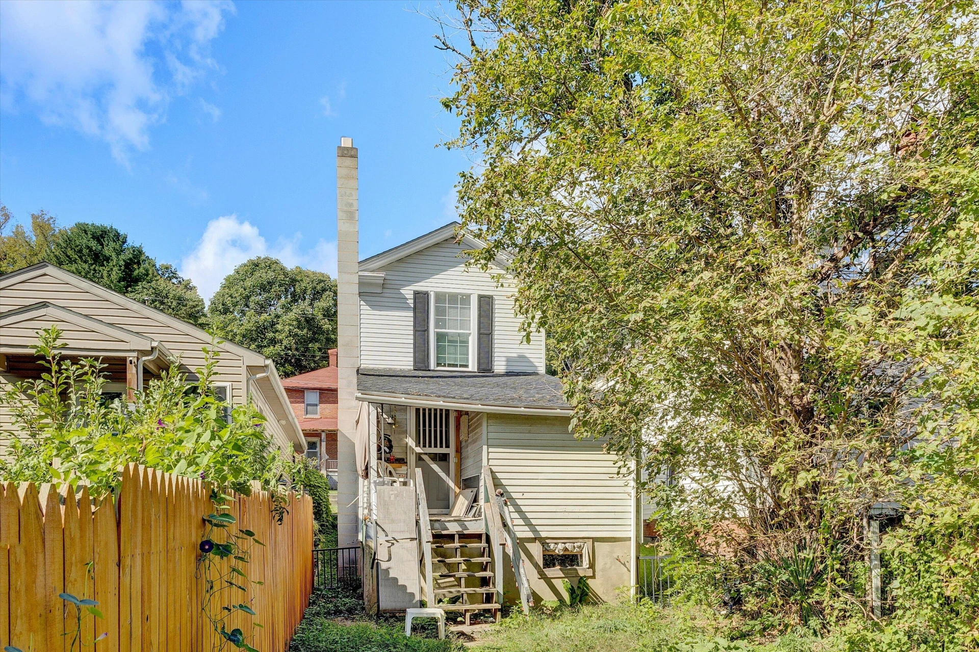 240 Roxbury ST - Photo 16