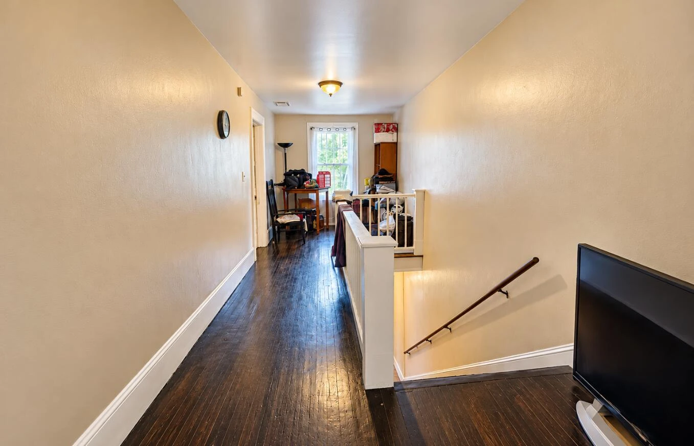 1112 Chapman AVE SW - Photo 2