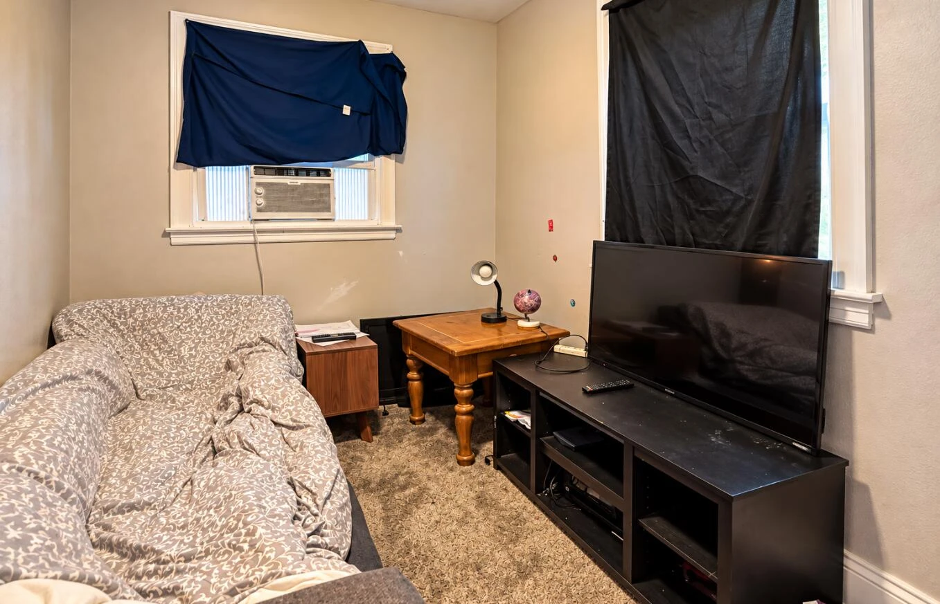 1112 Chapman AVE SW - Photo 4