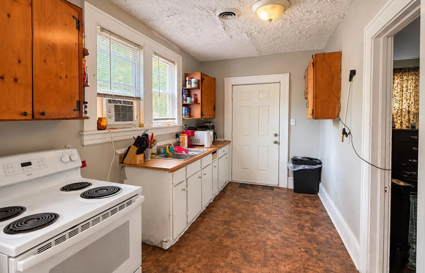 1112 Chapman AVE SW - Photo 5