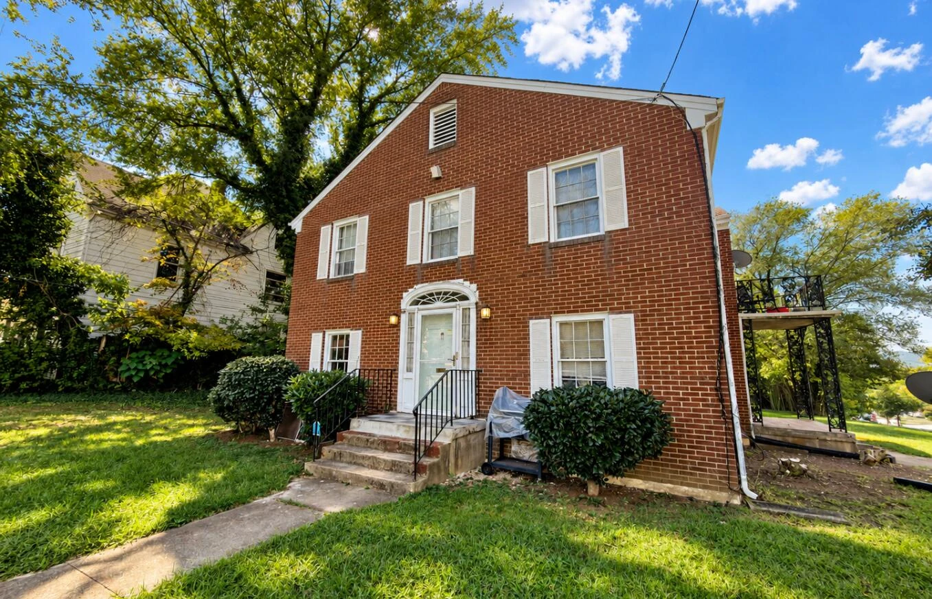 917 10th ST NW - Photo 2