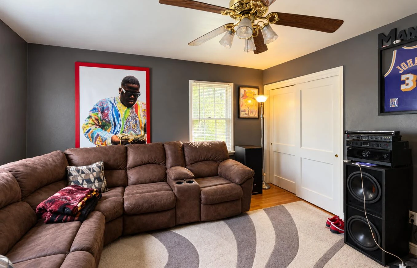 917 10th ST NW - Photo 3