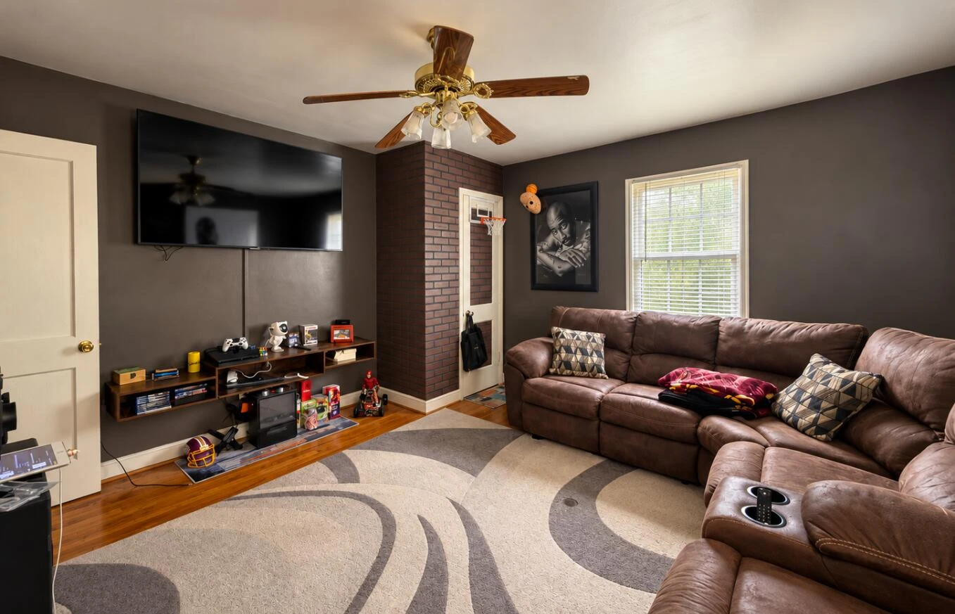 917 10th ST NW - Photo 4