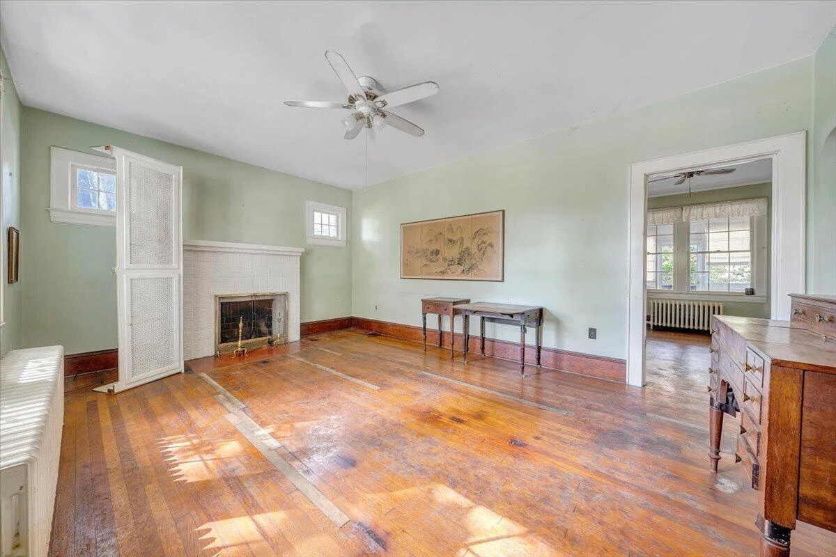 300 2nd ST - Photo 4