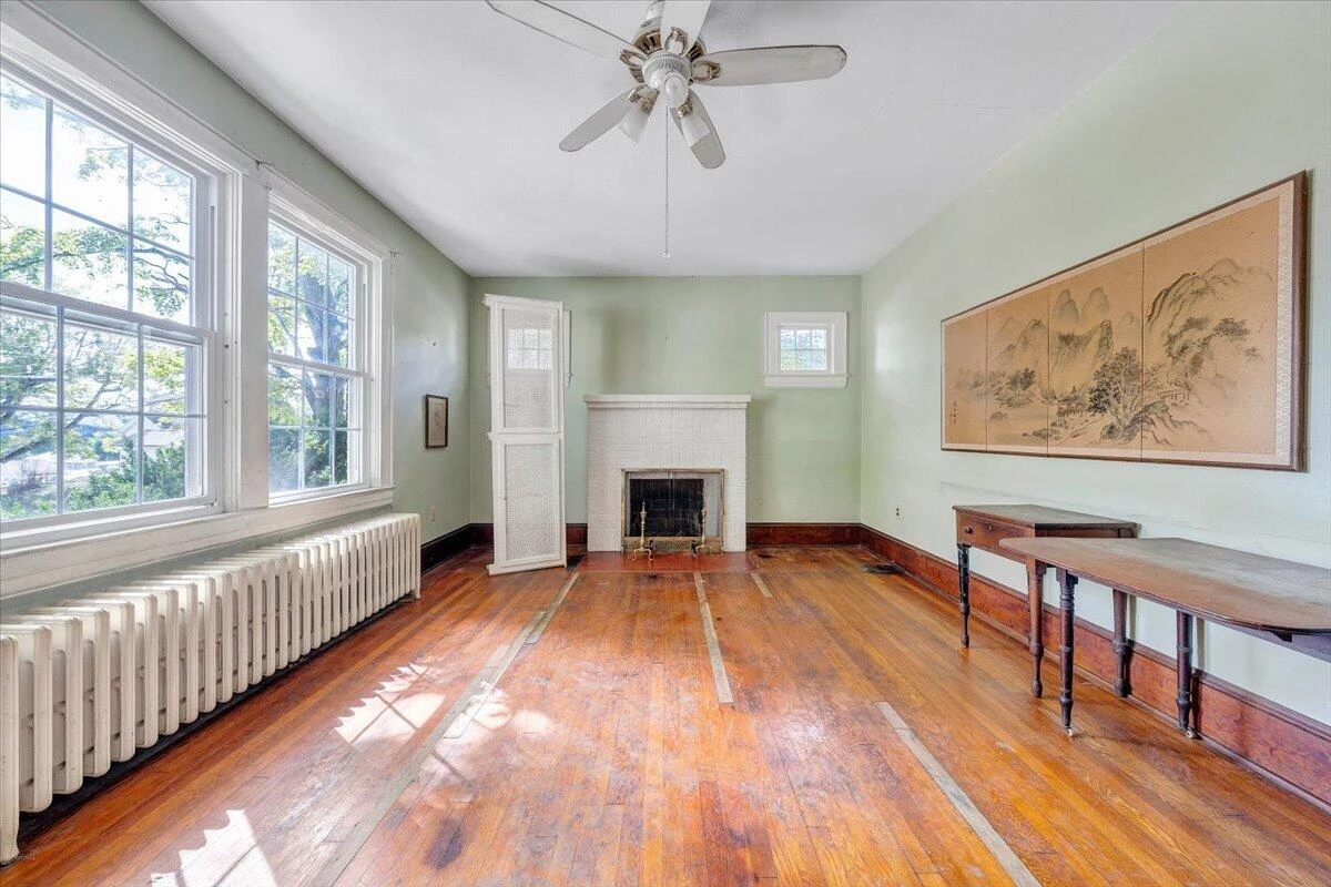 300 2nd ST - Photo 5