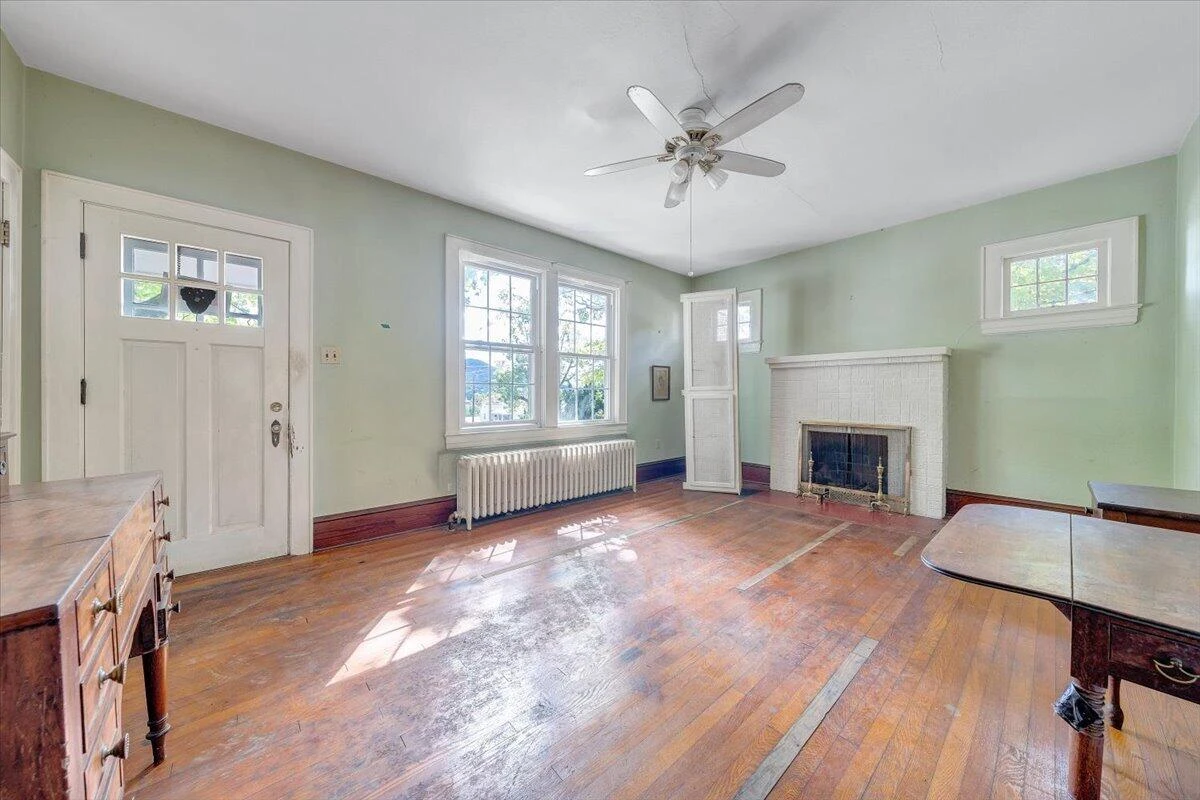 300 2nd ST - Photo 6