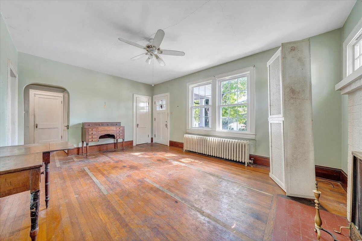 300 2nd ST - Photo 7
