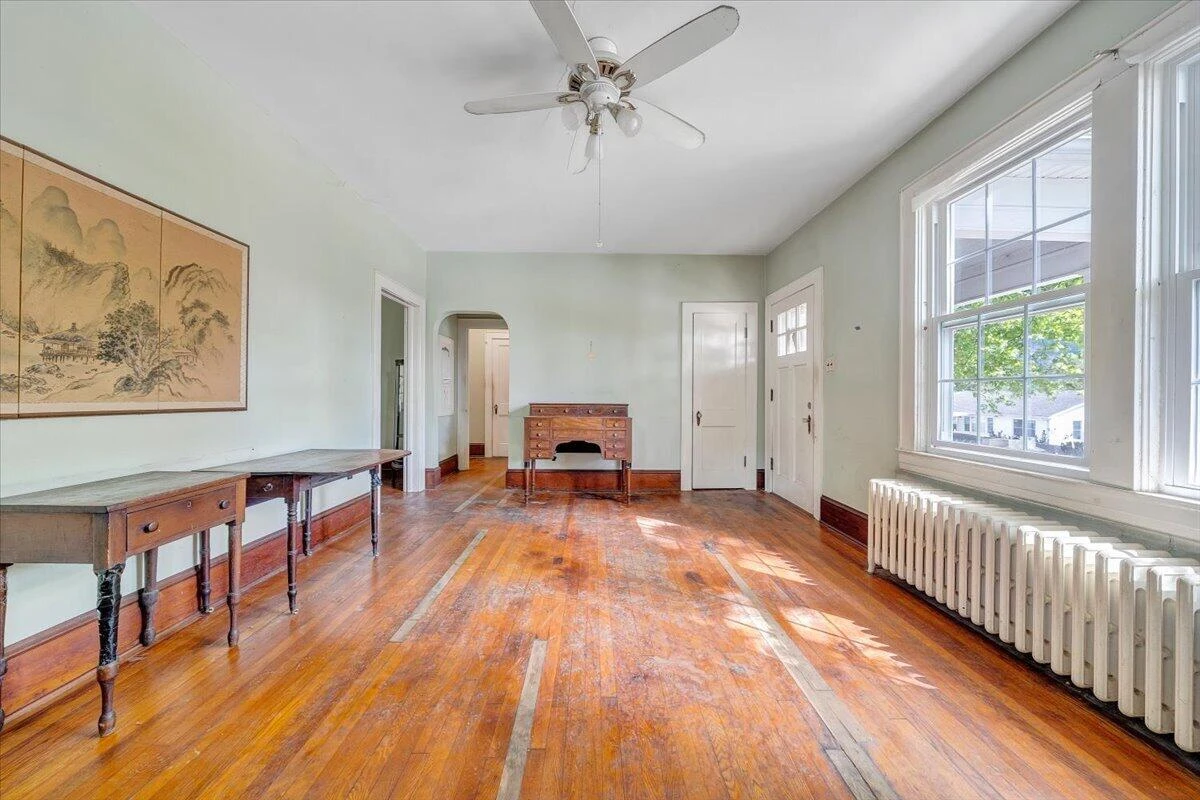 300 2nd ST - Photo 8