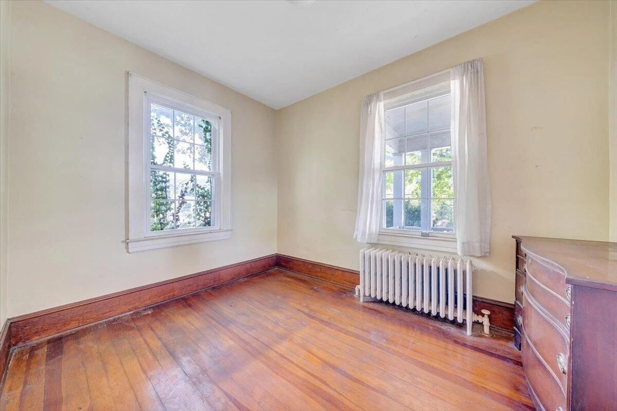 300 2nd ST - Photo 9
