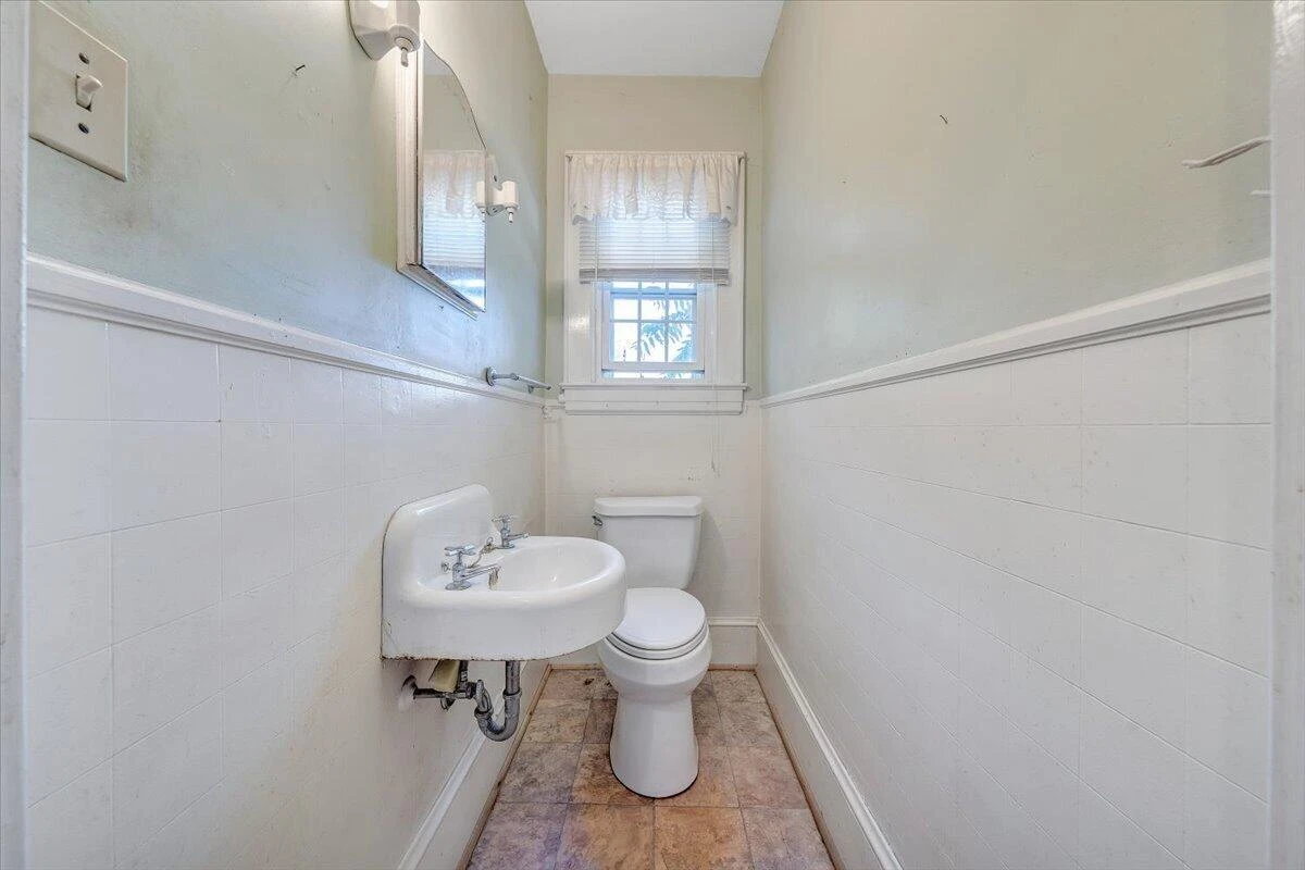 300 2nd ST - Photo 12