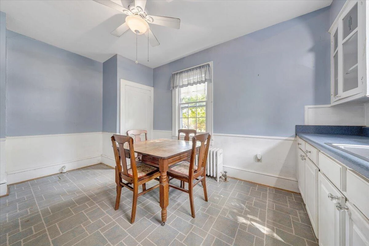 300 2nd ST - Photo 17