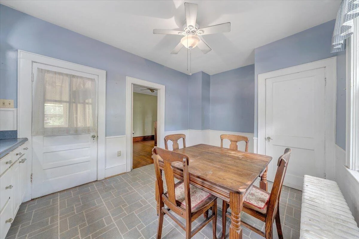 300 2nd ST - Photo 22