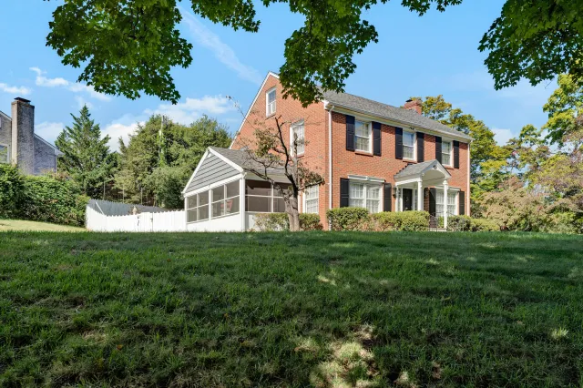 3203 Brightwood PL SW