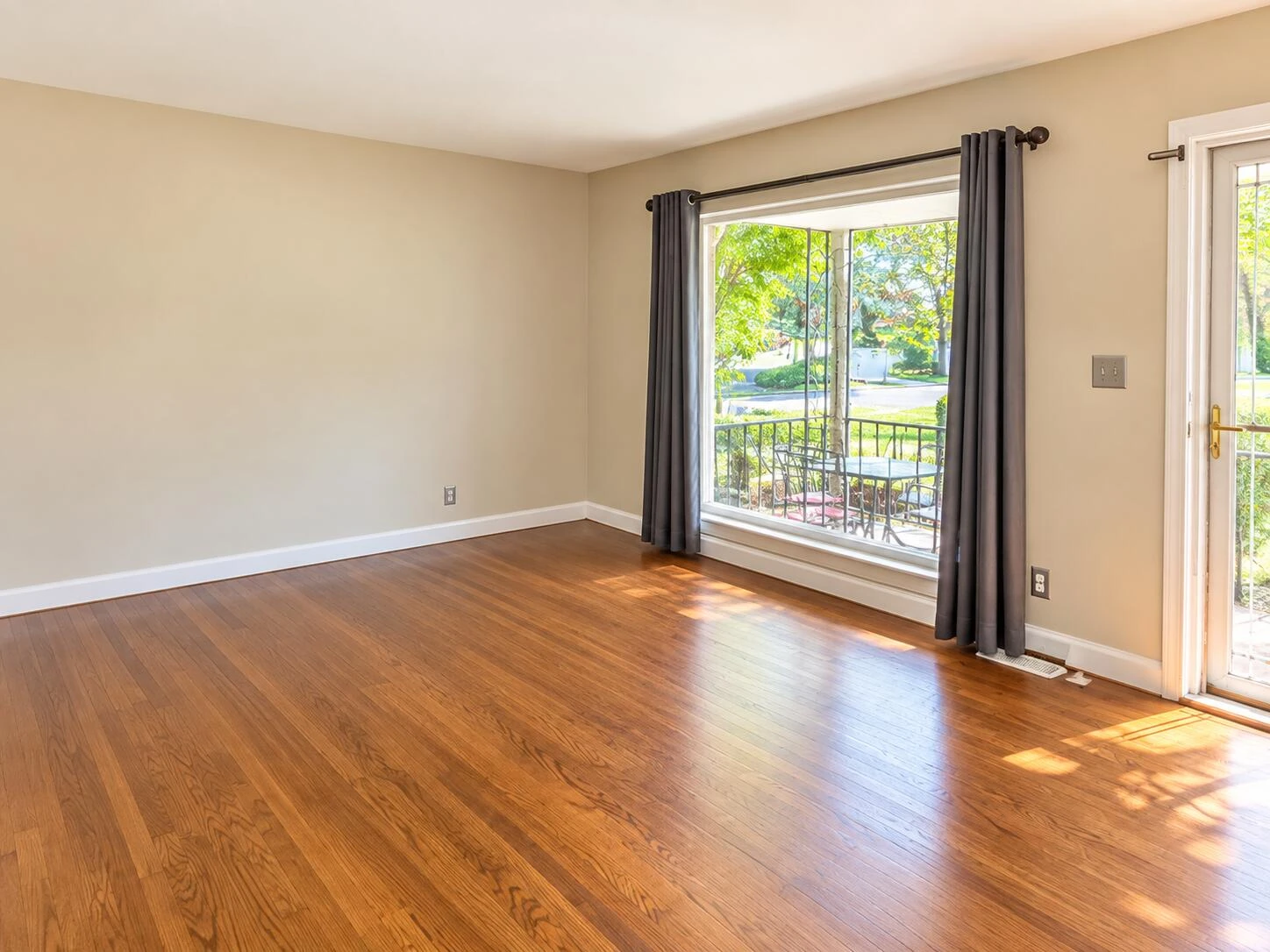 1407 Deacon ST - Photo 3