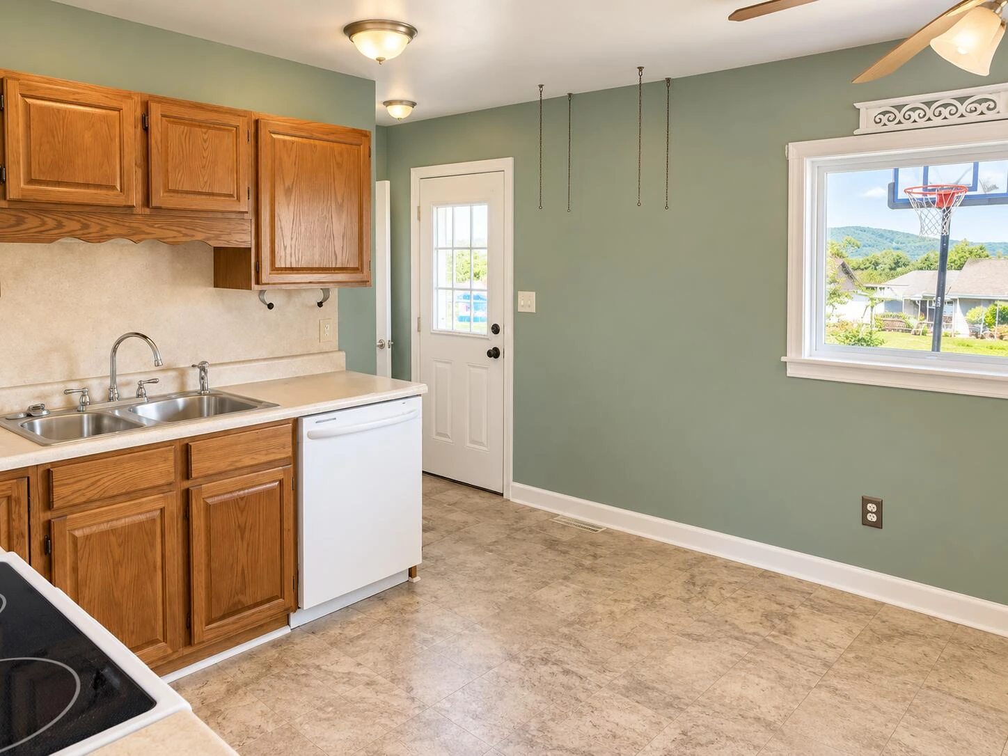 1407 Deacon ST - Photo 6