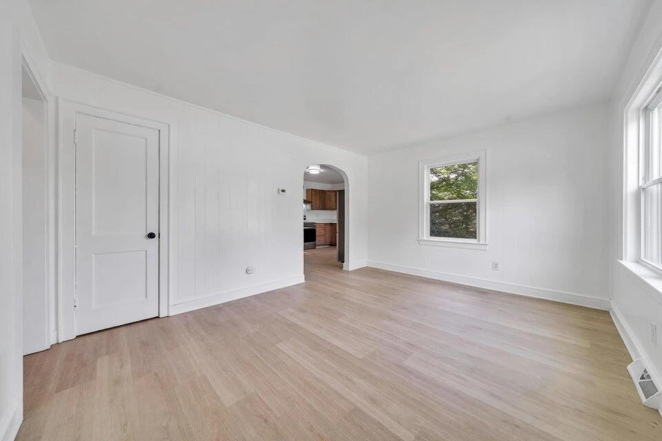 1301 Monroe ST NW - Photo 3