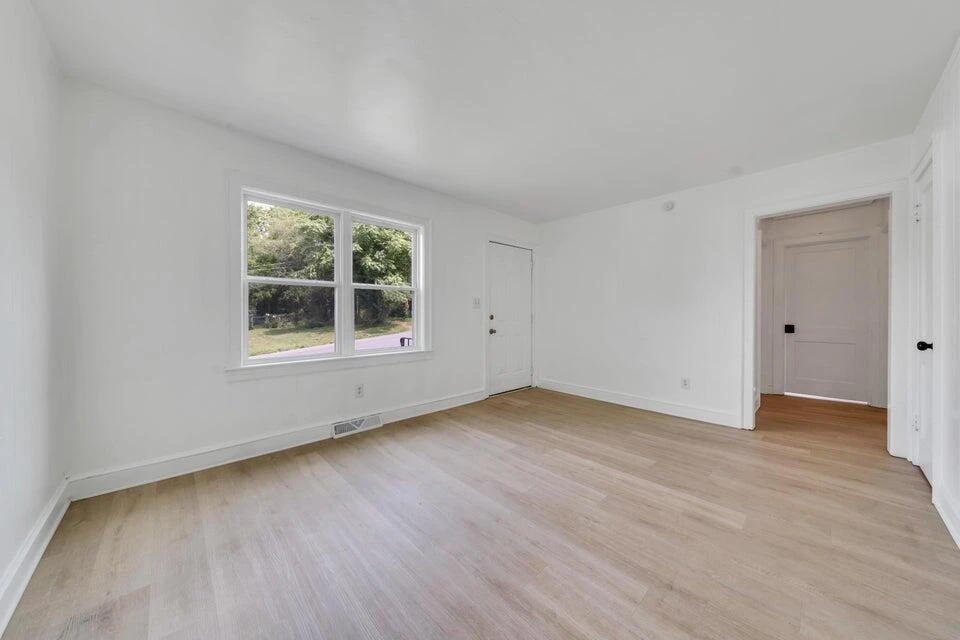 1301 Monroe ST NW - Photo 5