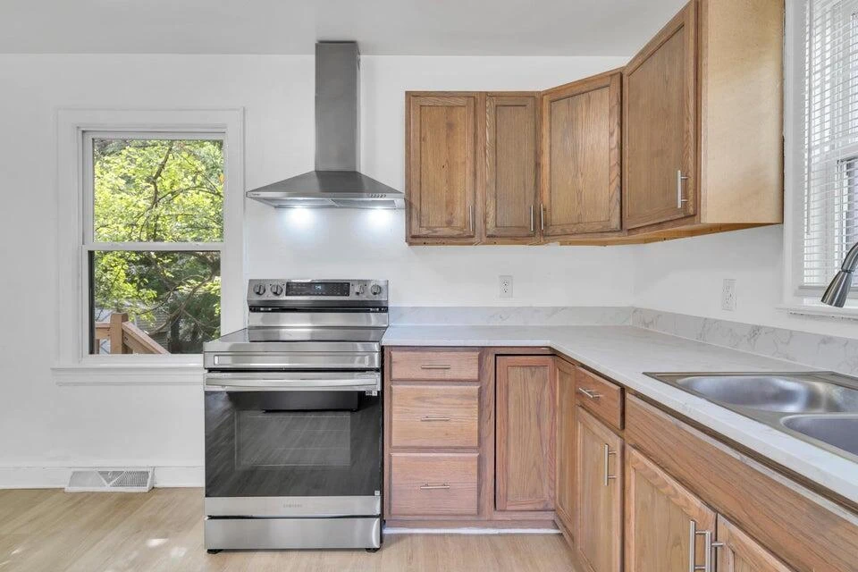 1301 Monroe ST NW - Photo 10