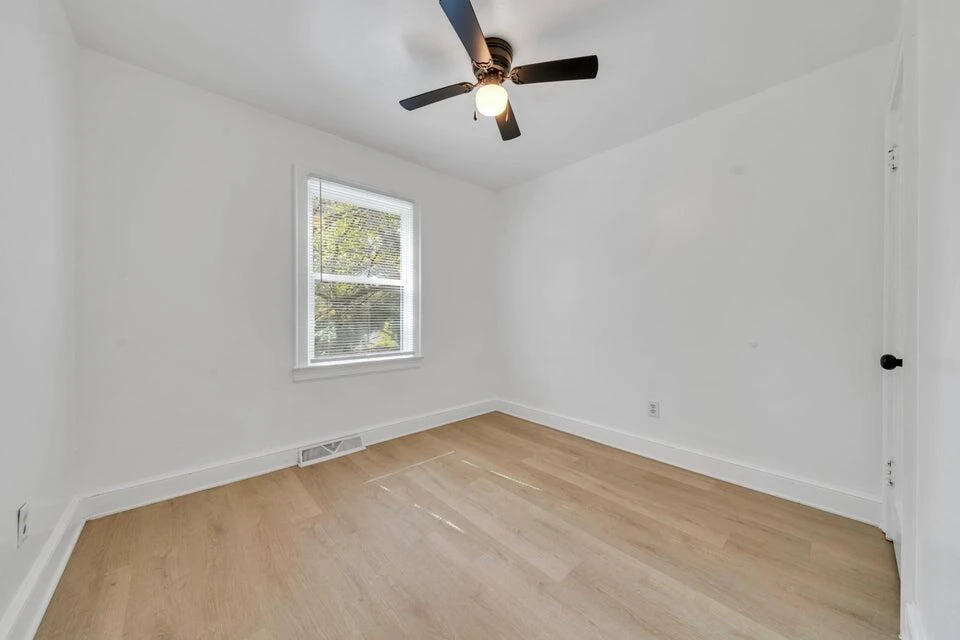 1301 Monroe ST NW - Photo 14
