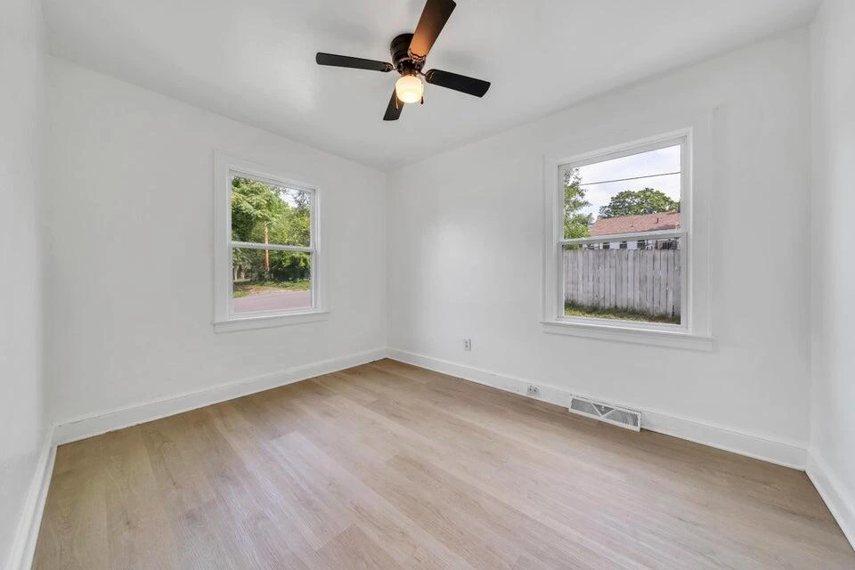 1301 Monroe ST NW - Photo 15