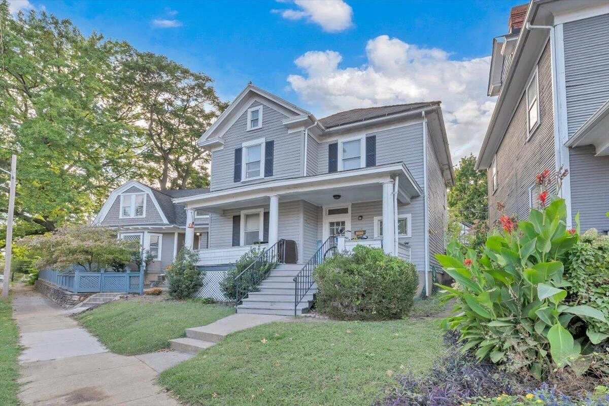 1313 Maple AVE SW