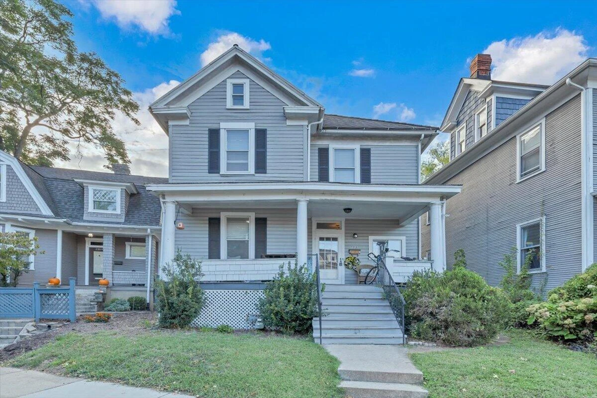 1313 Maple AVE SW - Photo 2