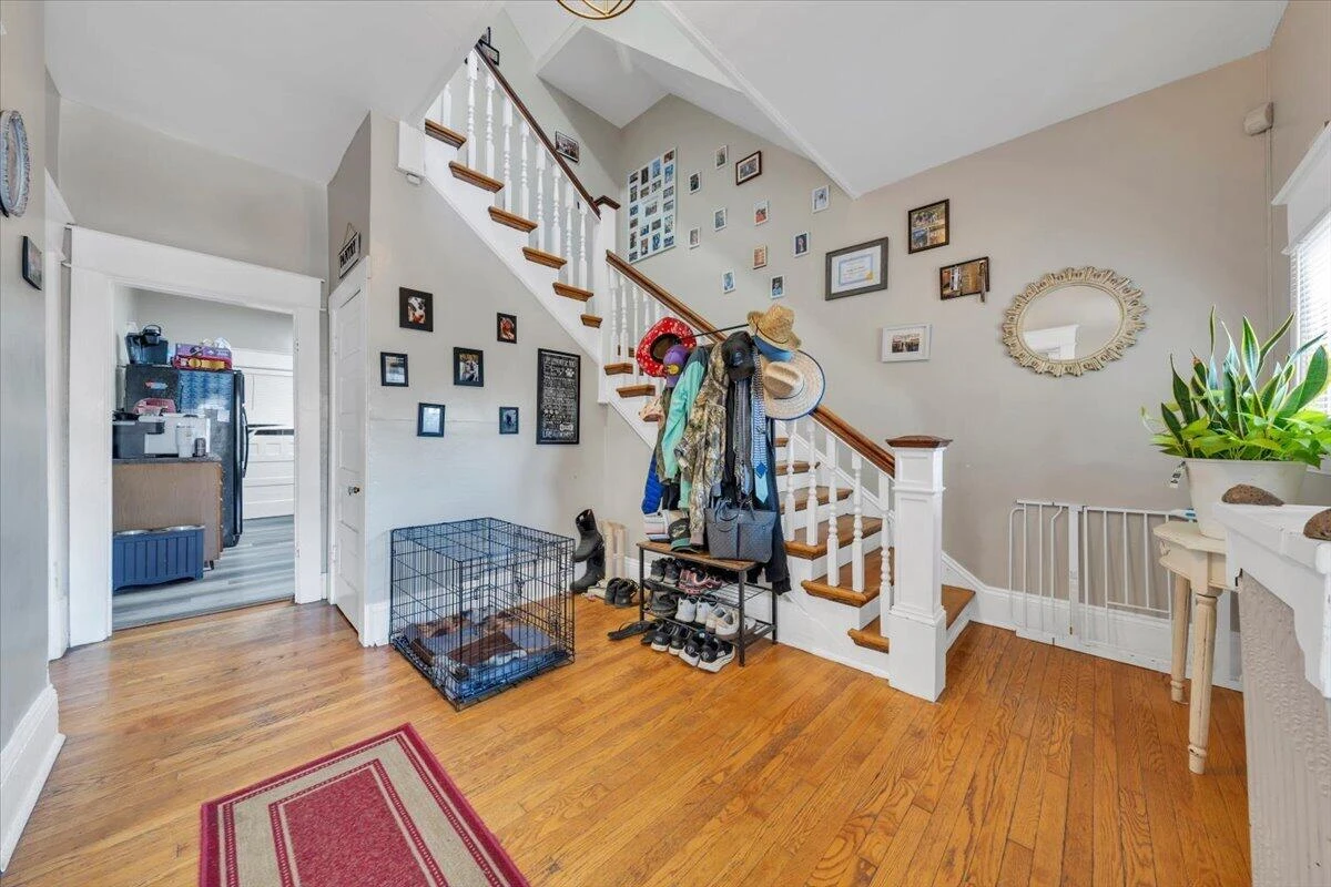 1313 Maple AVE SW - Photo 4