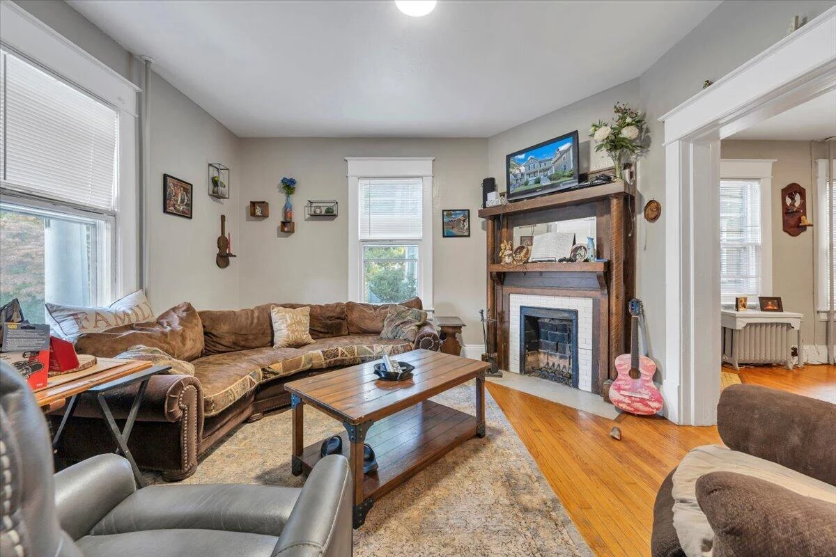 1313 Maple AVE SW - Photo 6