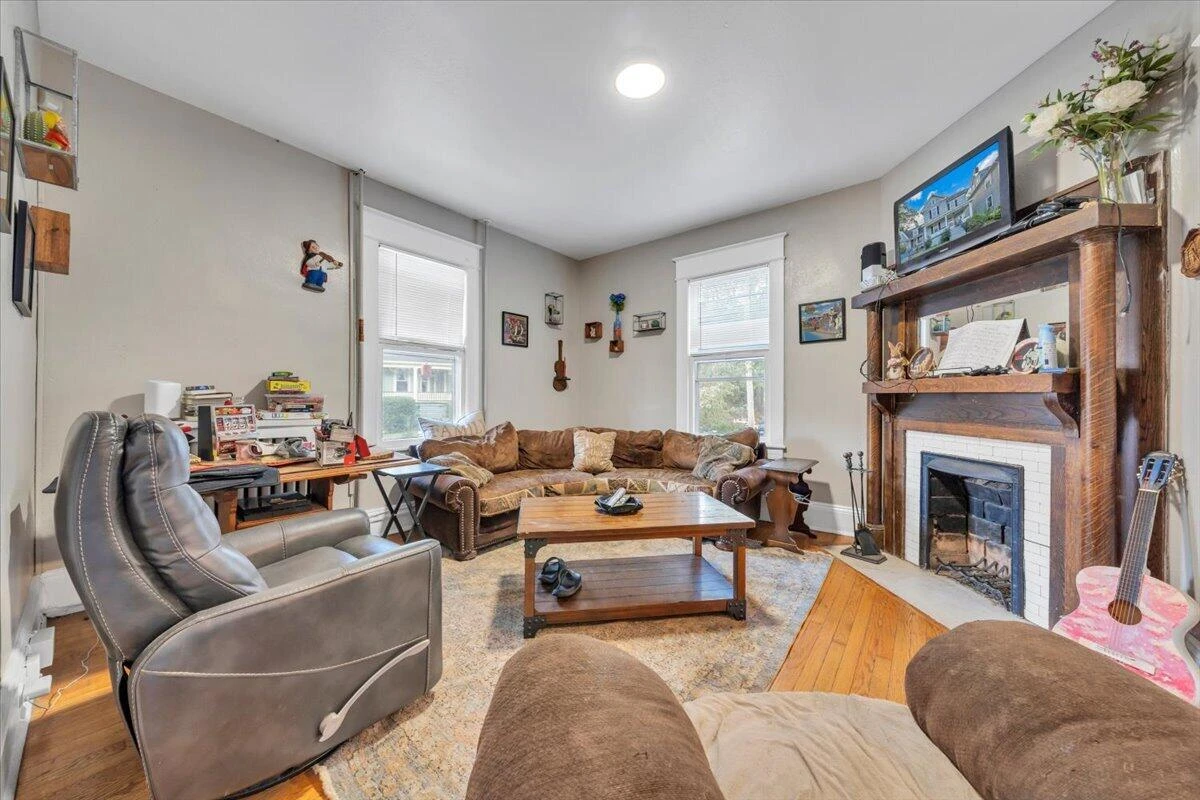 1313 Maple AVE SW - Photo 7