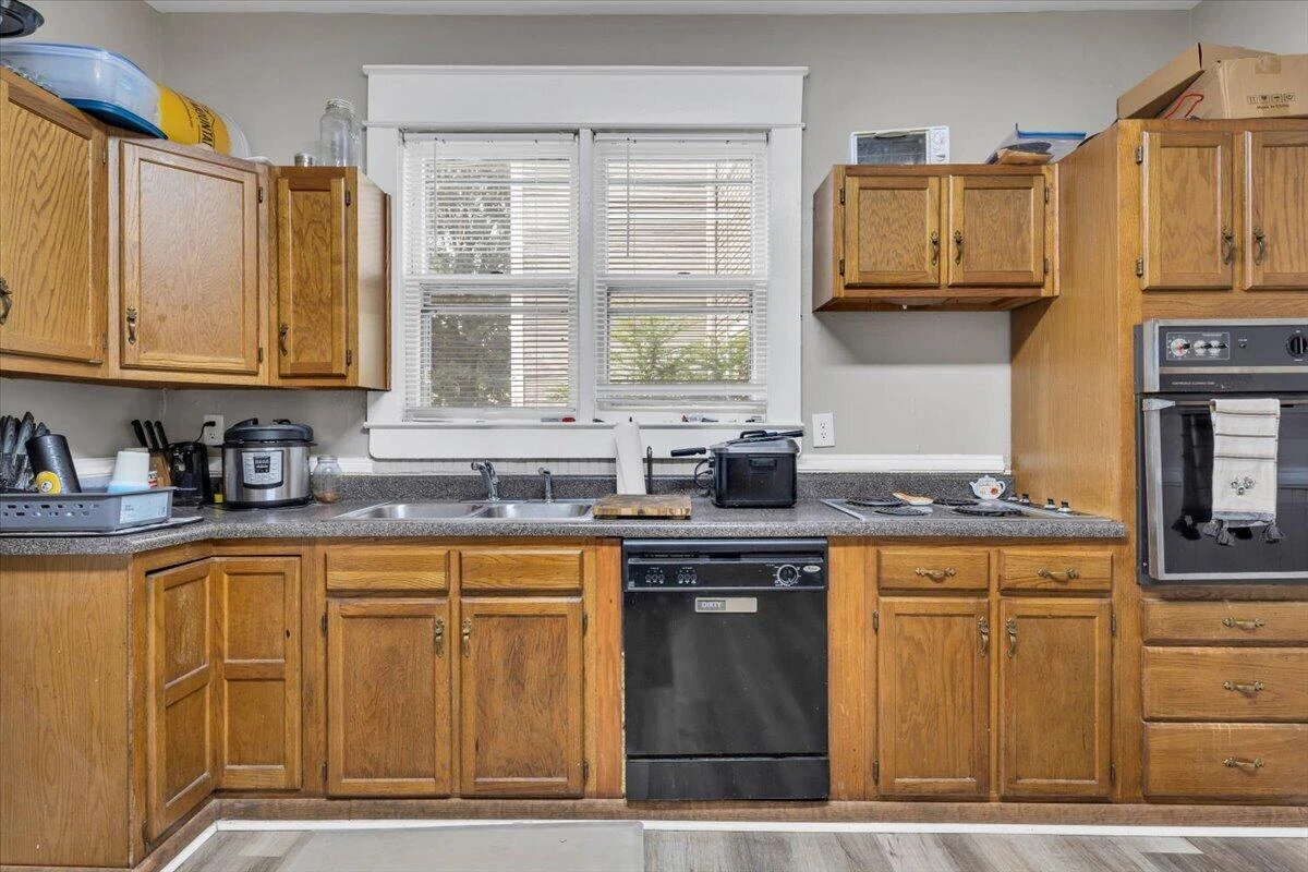 1313 Maple AVE SW - Photo 13