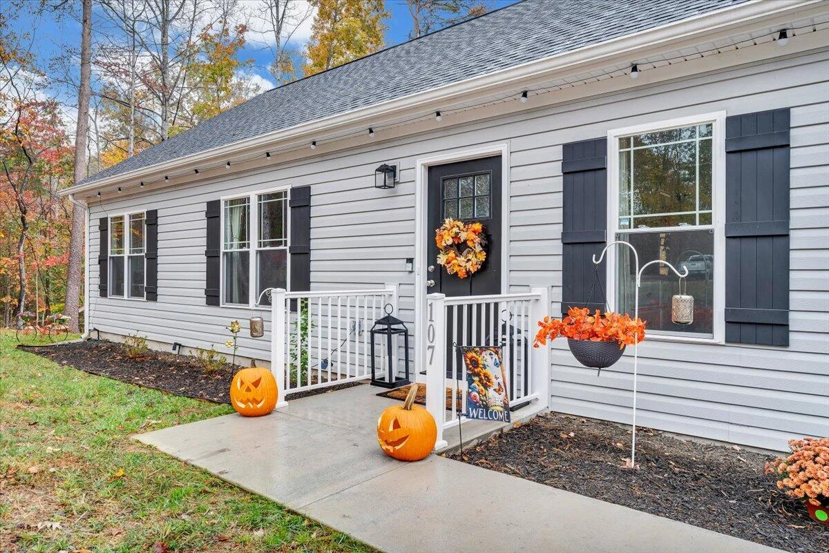 107 Pine Ridge DR - Photo 2