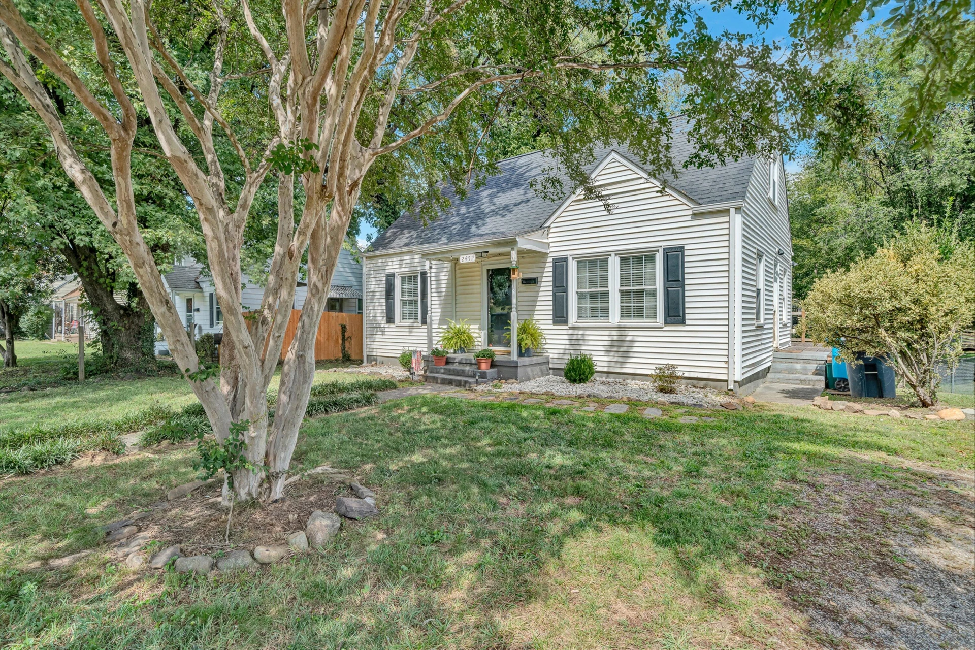 2451 Westover AVE SW - Photo 2