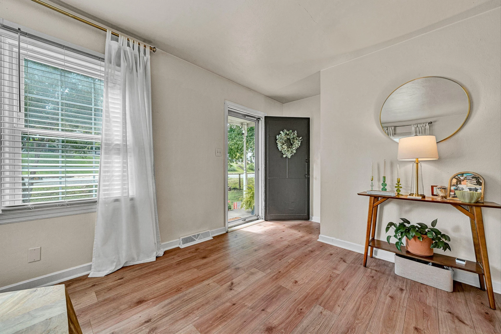 2451 Westover AVE SW - Photo 3