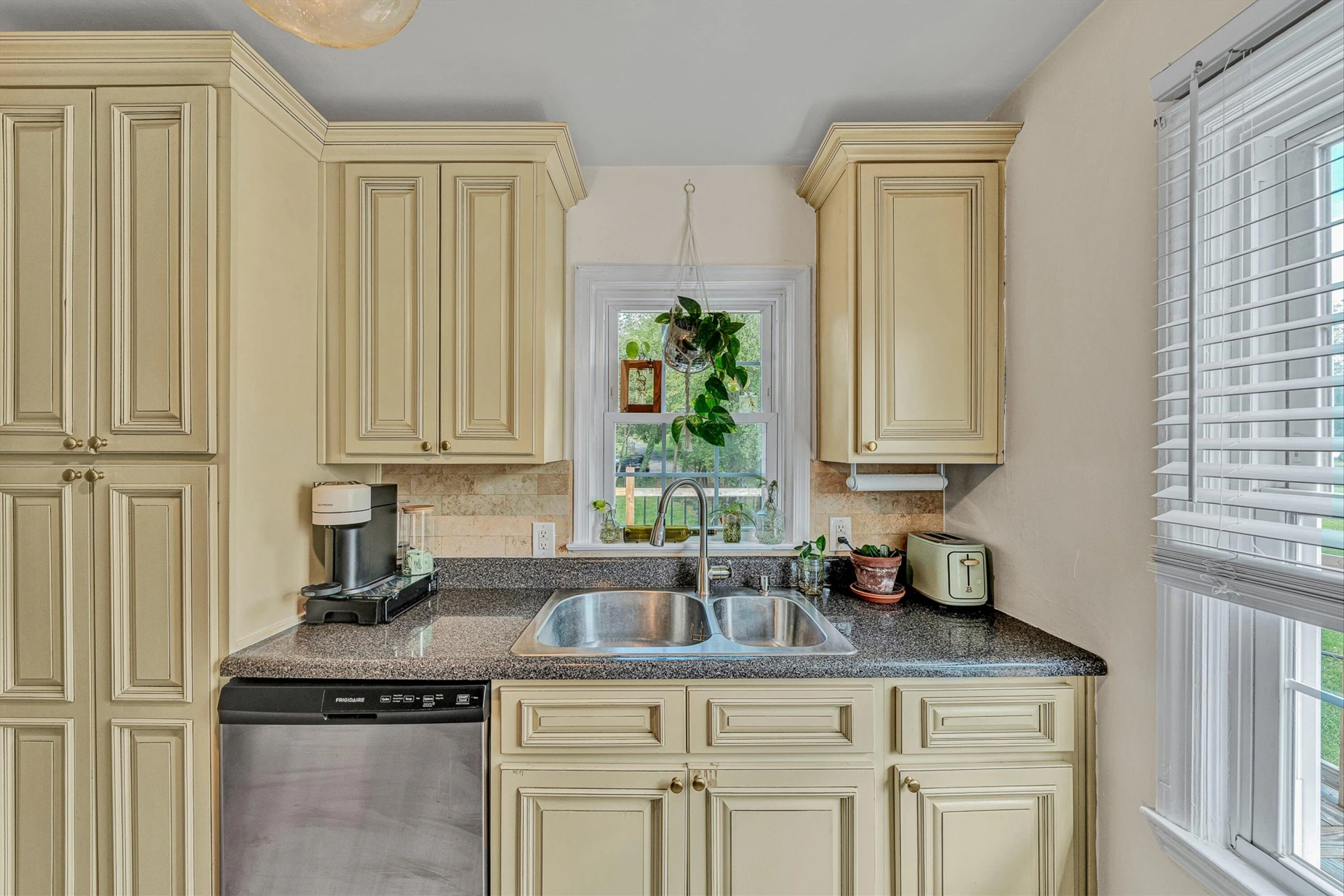2451 Westover AVE SW - Photo 9